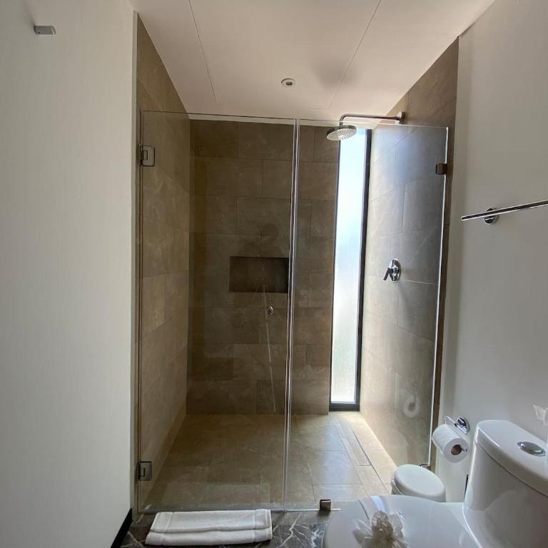 Ocean Front! Amazing Rooftop Pool, Walk to Fifth! - Single Room - 53