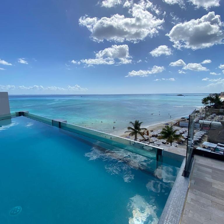 Ocean Front! Amazing Rooftop Pool, Walk to Fifth! - Single Room - 50