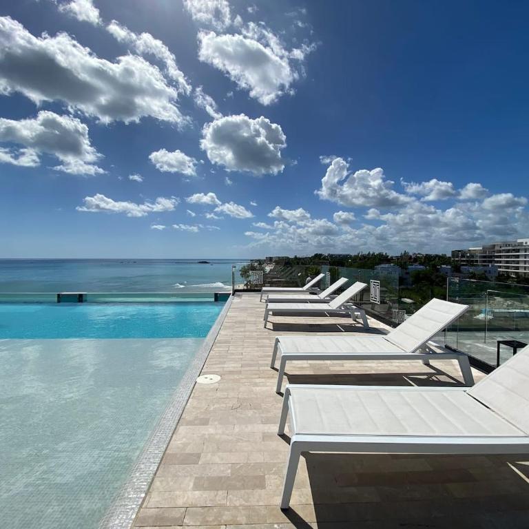 Ocean Front! Amazing Rooftop Pool, Walk to Fifth! - Single Room - 44