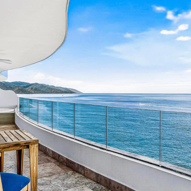 Modern condo with ocean views, rooftop infinity pool & central AC - Casa - 23