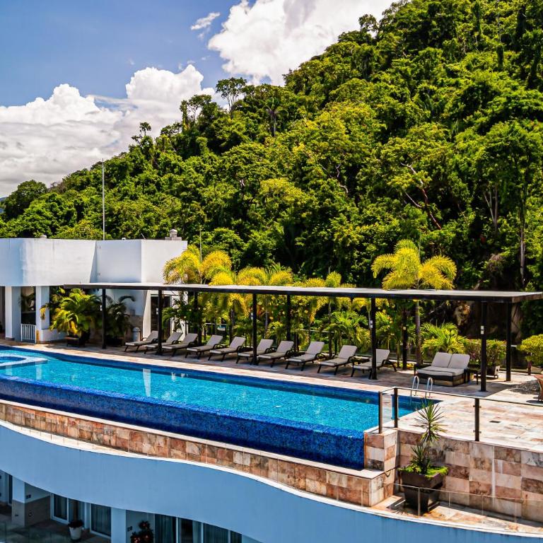 Modern condo with ocean views, rooftop infinity pool & central AC - Casa - 46