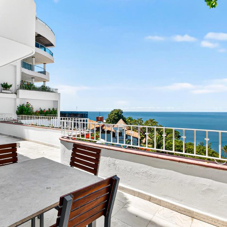 Modern coastal villa with ocean views, pool, WiFi & full kitchen - Casa - 27