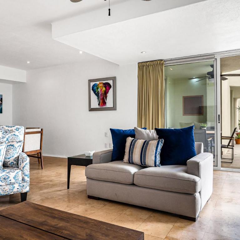 Ground-floor condo with resort pool, balcony, & pool tables - Casa - 7