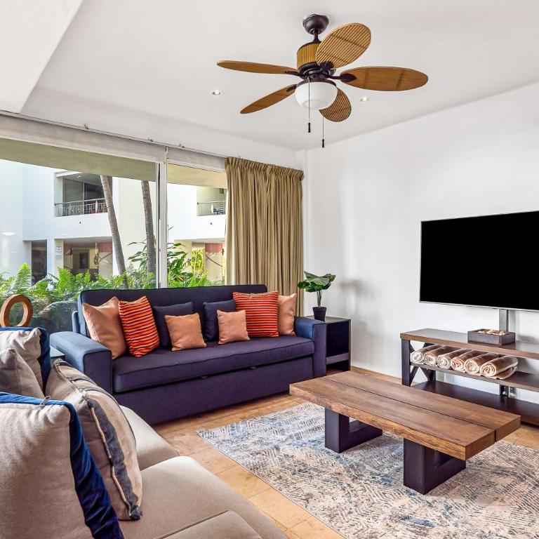 Ground-floor condo with resort pool, balcony, & pool tables - Casa - 9