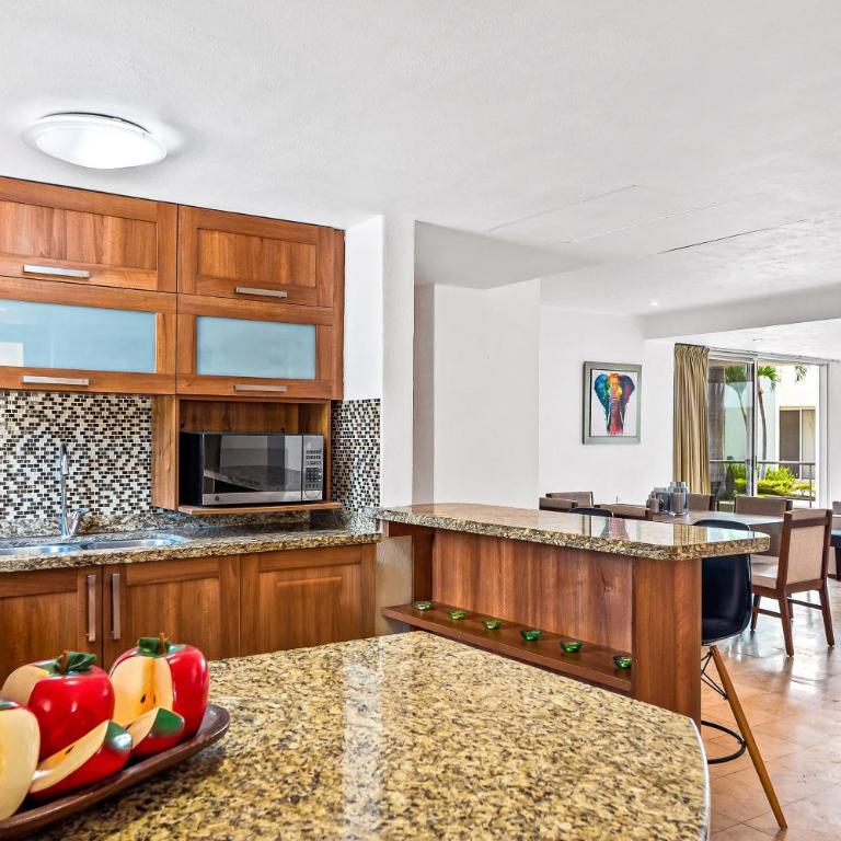 Ground-floor condo with resort pool, balcony, & pool tables - Casa - 15