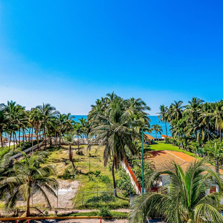 Ground-floor condo with resort pool, balcony, & pool tables - Casa - 35
