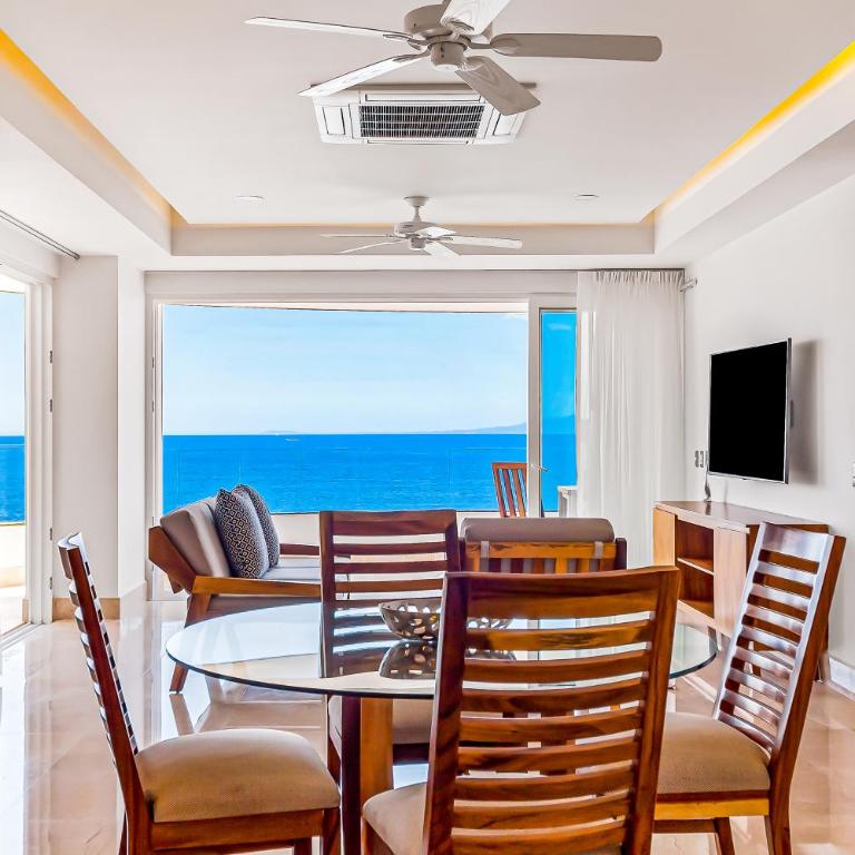 Inviting waterfront condo with amazing pool, balcony & W/D - Vacation Home - 5