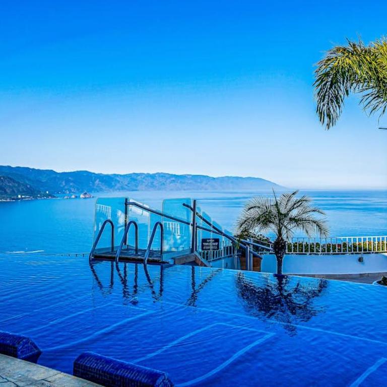 Elegant suite with ocean-view pools, hot tub, gym, balcony & full kitchen - Casa - 38