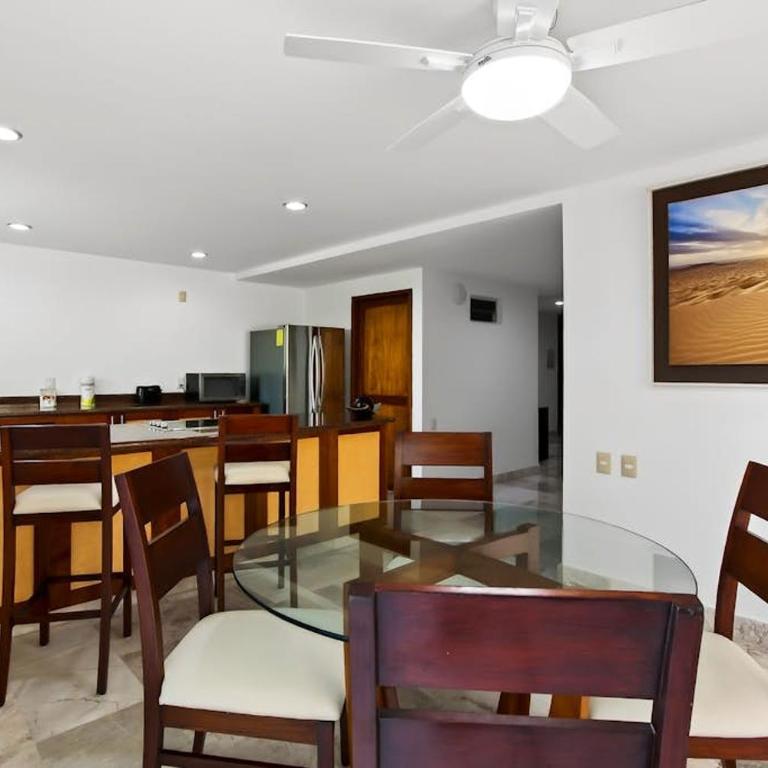 Luxurious partial ocean-view suite with 3 pools, hot tub, gym & balcony - Vacation Home - 9