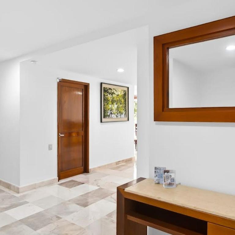 Luxurious partial ocean-view suite with 3 pools, hot tub, gym & balcony - Vacation Home - 23