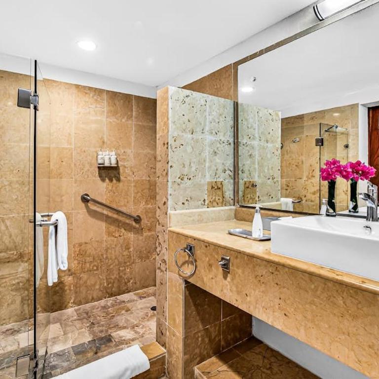 Partial ocean-view suite with 3 pools, hot tub, spa & balcony - Vacation Home - 14