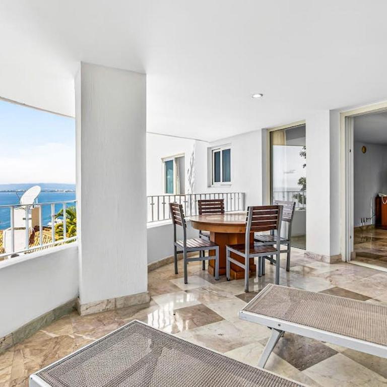 Partial ocean-view suite with 3 pools, hot tub, spa & balcony - Vacation Home - 28