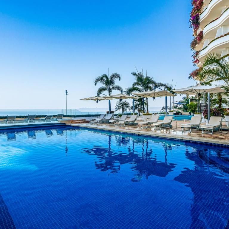 Relaxing coastal escape with panoramic views, pool, hot tub & sunny terrace - Vacation Home - 43