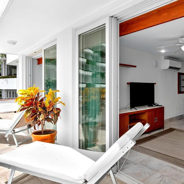 Relaxing coastal escape with panoramic views, pool, hot tub & sunny terrace - Vacation Home - 7