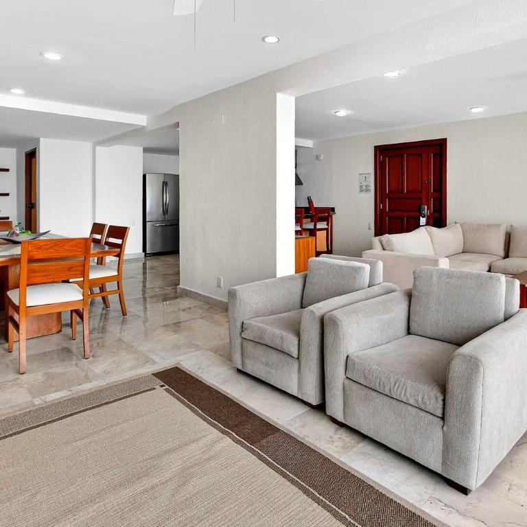 Relaxing coastal escape with panoramic views, pool, hot tub & sunny terrace - Vacation Home - 4