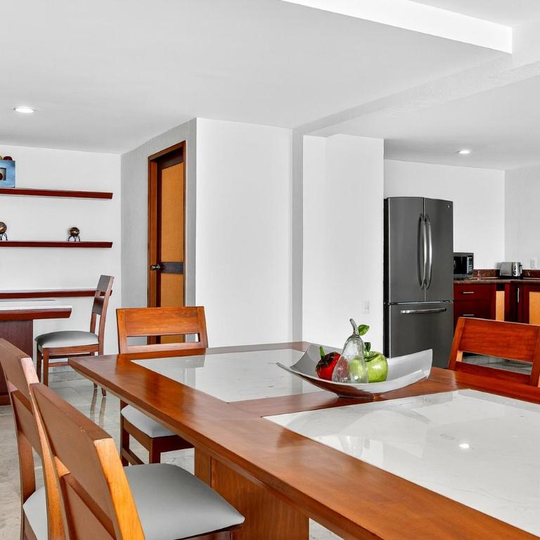 Relaxing coastal escape with panoramic views, pool, hot tub & sunny terrace - Vacation Home - 9