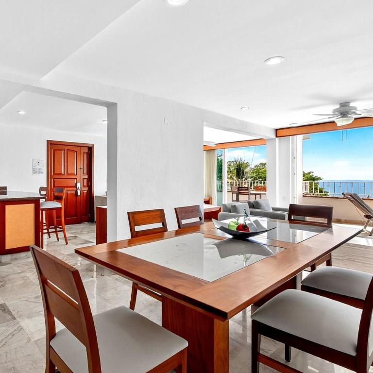 Relaxing coastal escape with panoramic views, pool, hot tub & sunny terrace - Vacation Home - 8