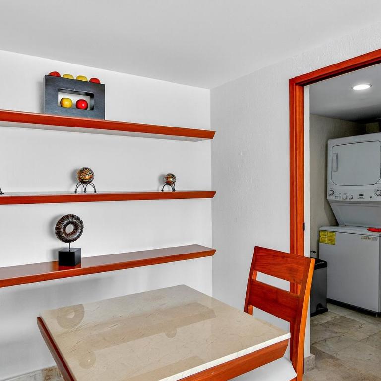 Relaxing coastal escape with panoramic views, pool, hot tub & sunny terrace - Vacation Home - 23