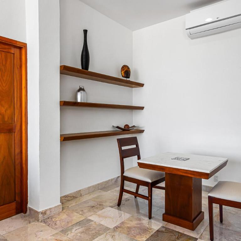 Stylish suite with WiFi, hot tub, gym access, heated pool & terraces - Casa - 6