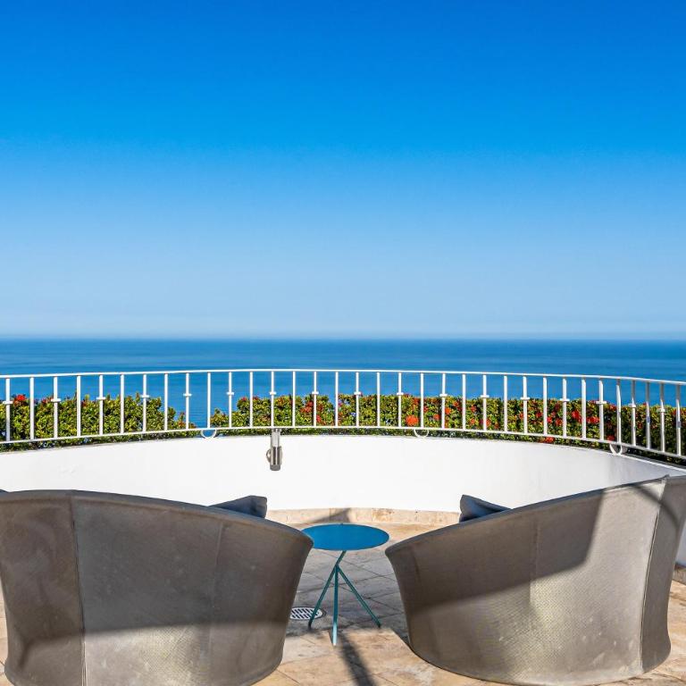 Relaxing coastal escape with panoramic views, pool, hot tub & sunny terrace - Vacation Home - 28