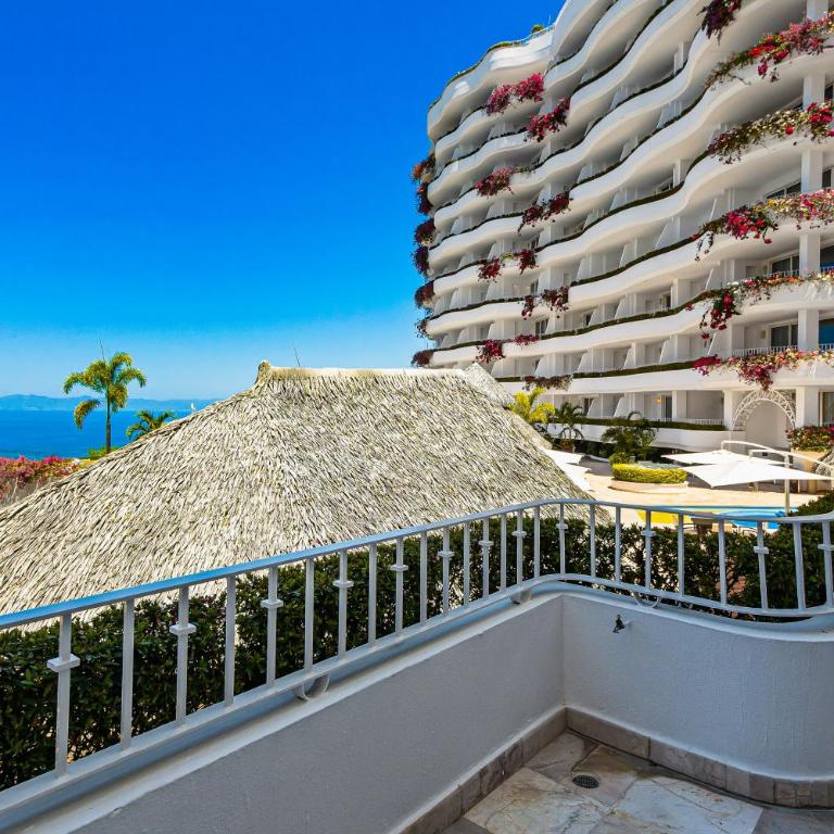 Stylish suite with WiFi, hot tub, gym access, heated pool & terraces - Casa - 23