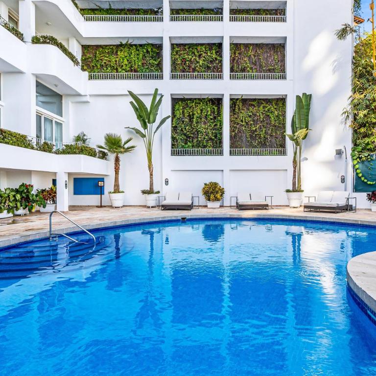 Relaxing coastal escape with panoramic views, pool, hot tub & sunny terrace - Vacation Home - 41