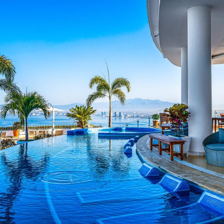 Spacious suite with wraparound terrace, rooftop infinity pool & resort amenities - Vacation Home - 51
