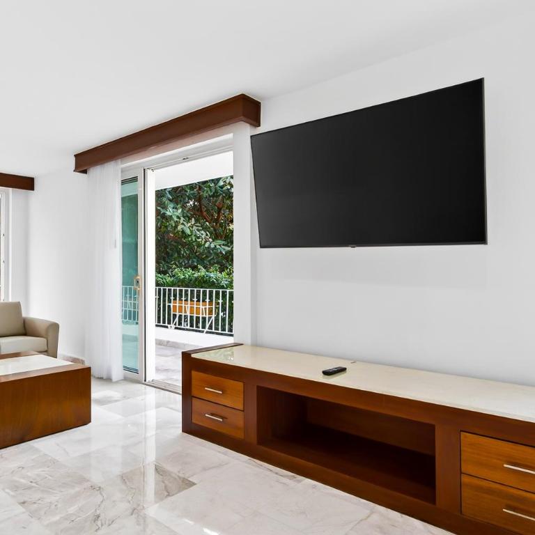 Spacious suite with wraparound terrace, rooftop infinity pool & resort amenities - Vacation Home - 7