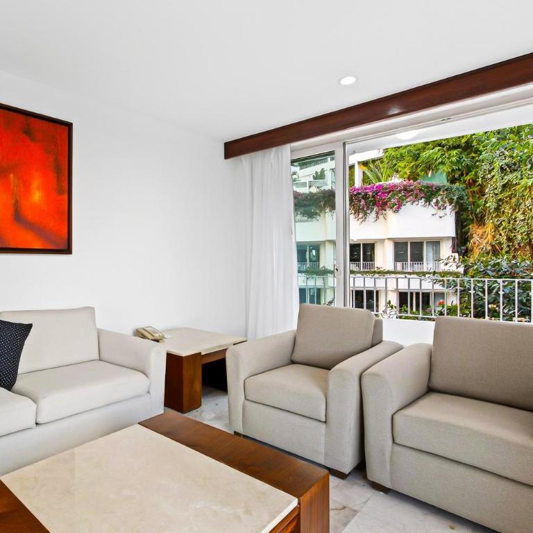 Spacious suite with wraparound terrace, rooftop infinity pool & resort amenities - Vacation Home - 4