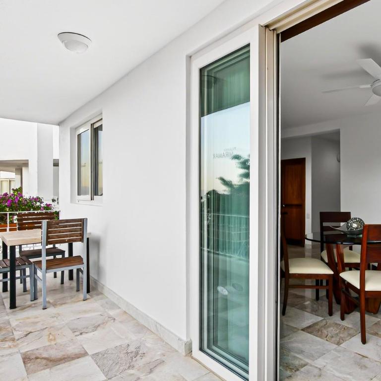 Spacious suite with wraparound terrace, rooftop infinity pool & resort amenities - Vacation Home - 27