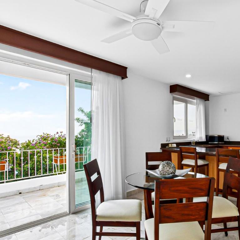 Spacious suite with wraparound terrace, rooftop infinity pool & resort amenities - Vacation Home - 13