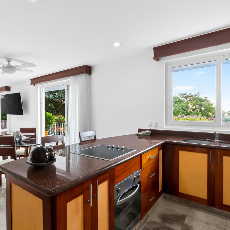 Spacious suite with wraparound terrace, rooftop infinity pool & resort amenities - Vacation Home - 10