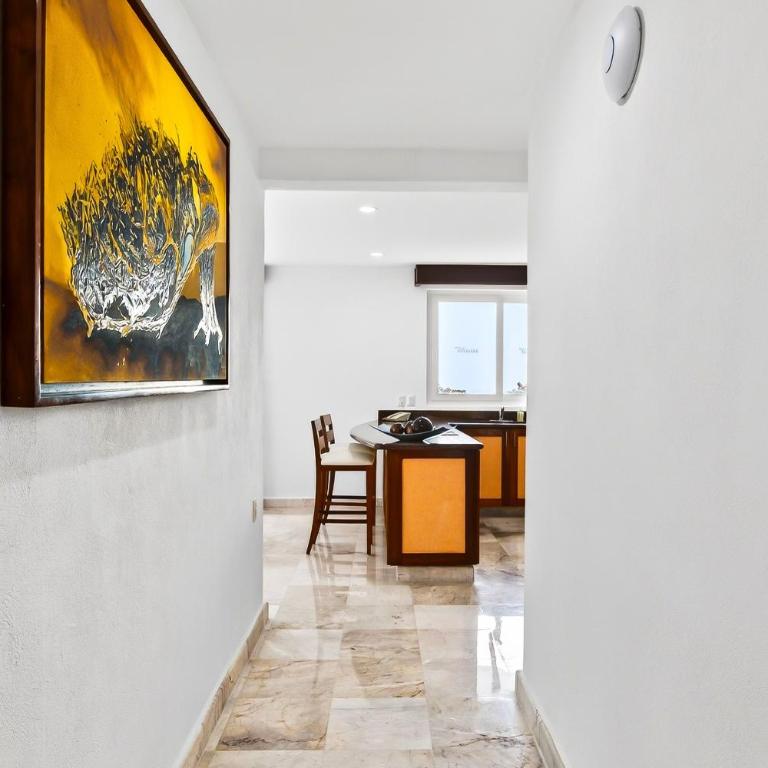 Spacious suite with wraparound terrace, rooftop infinity pool & resort amenities - Vacation Home - 16