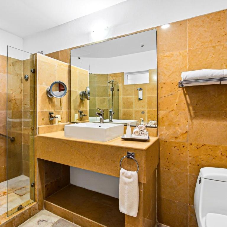 Spacious suite with wraparound terrace, rooftop infinity pool & resort amenities - Vacation Home - 26