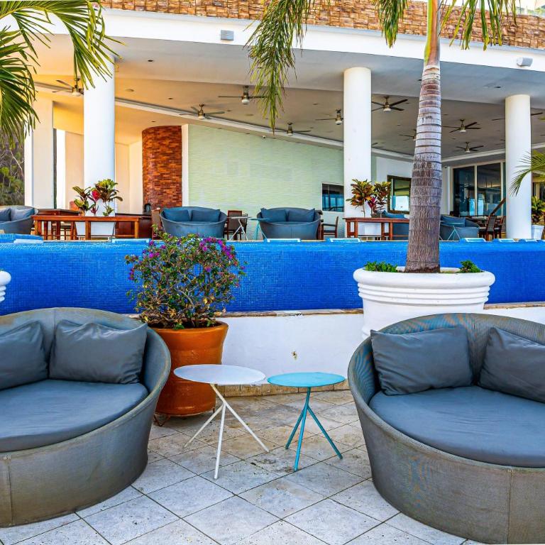 Spacious suite with wraparound terrace, rooftop infinity pool & resort amenities - Vacation Home - 47