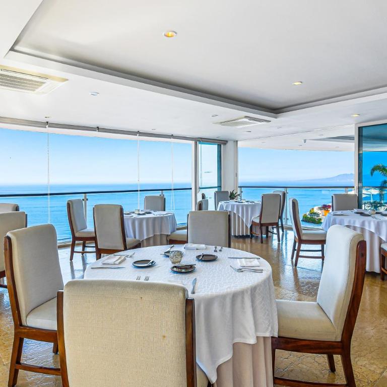 Spacious suite with wraparound terrace, rooftop infinity pool & resort amenities - Vacation Home - 29