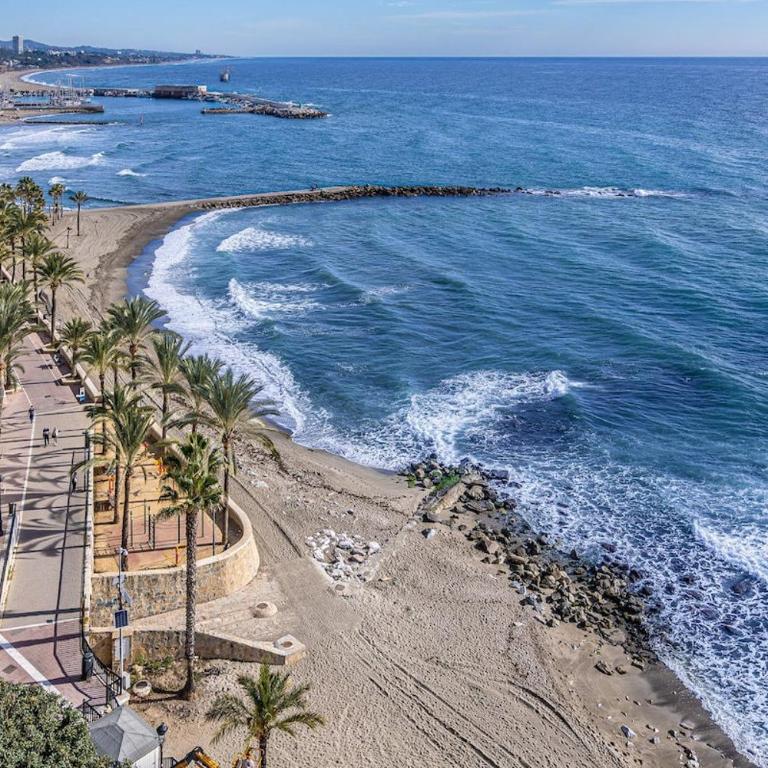 3 Hab. Primera Linea de Playa - Marbella centro - Apartment - 21