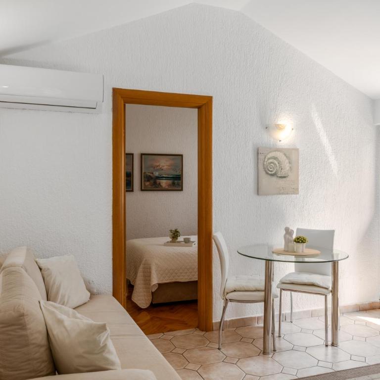 S&P City Center Apartments - One-Bedroom Apartment with Terrace - 24