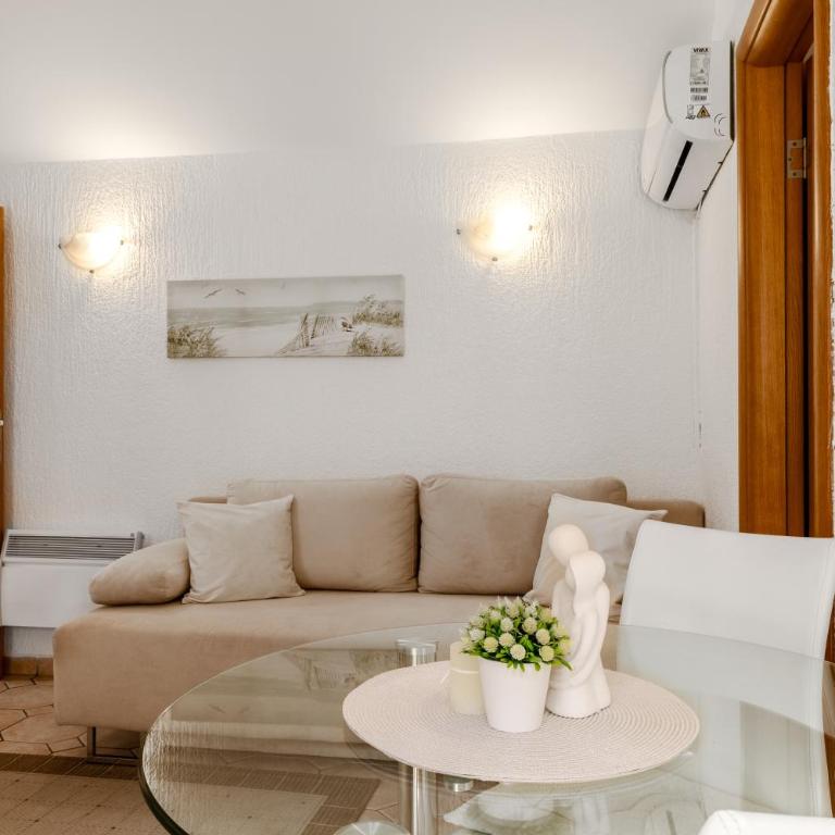 S&P City Center Apartments - One-Bedroom Apartment with Terrace - 7