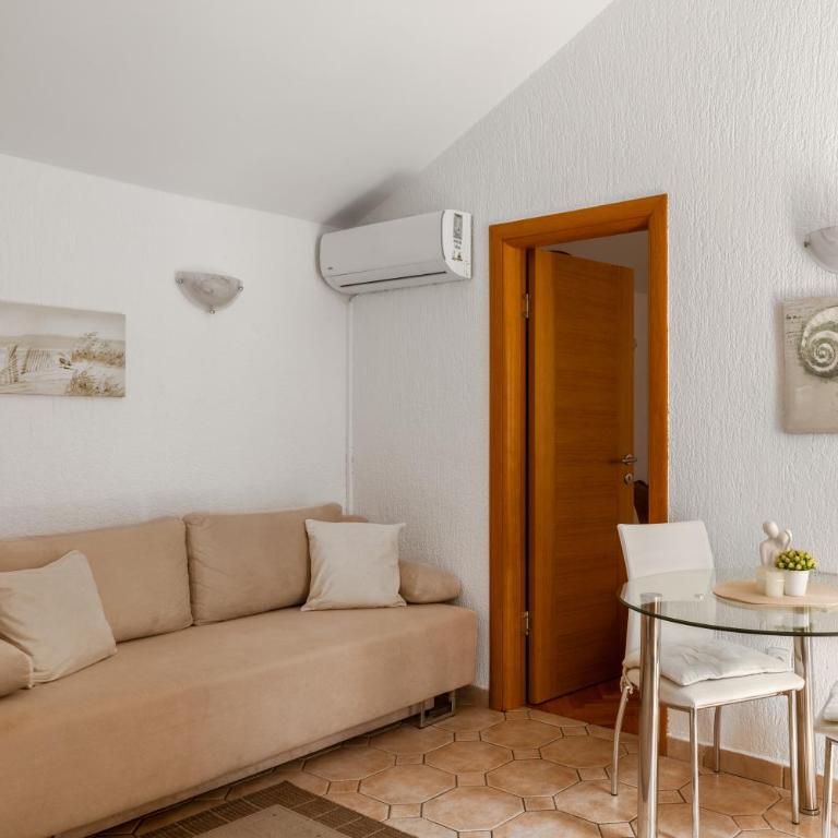 S&P City Center Apartments - One-Bedroom Apartment with Terrace - 5