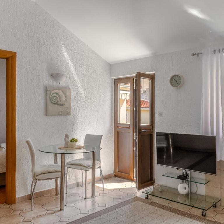 S&P City Center Apartments - One-Bedroom Apartment with Terrace - 25