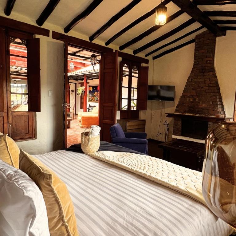 La Franchesca Hotel Boutique - Deluxe King Room - 6