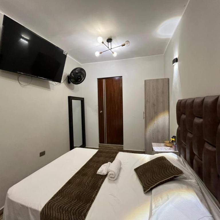 Ciudad Del Sol Hostel - Standard Double Room with Fan - 2