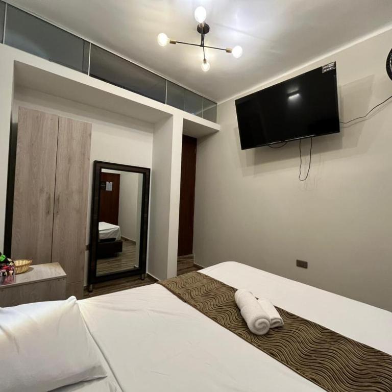 Ciudad Del Sol Hostel - Standard Double Room with Fan - 2