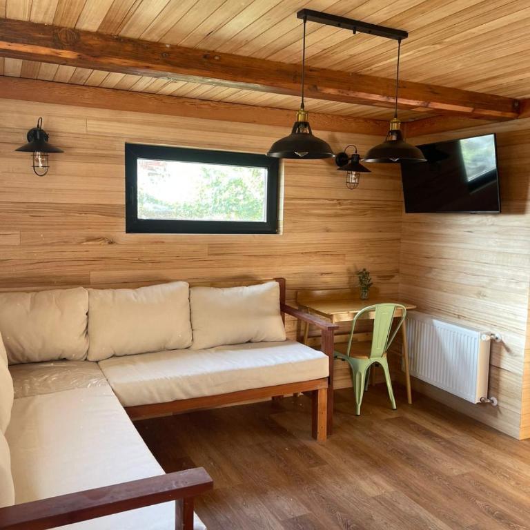 Tiny Under Chalet - One-Bedroom Apartment with Garden View - 12