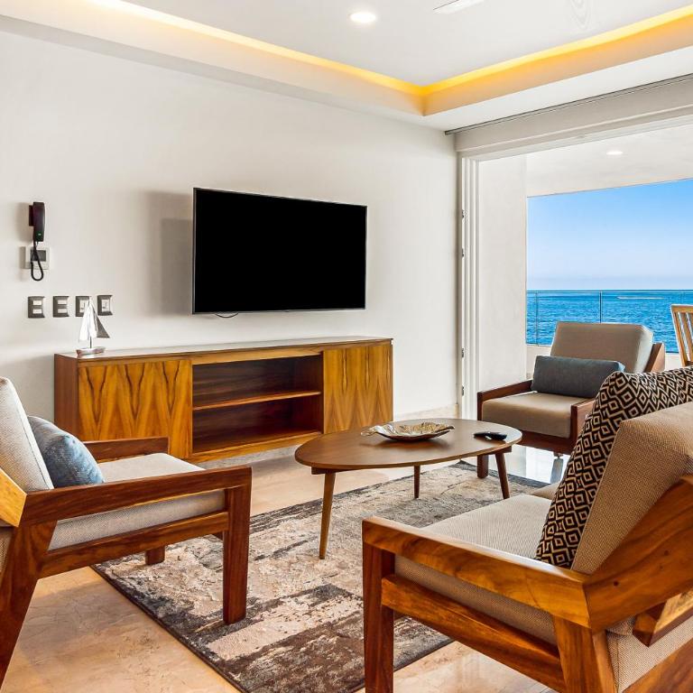 Exquisite oceanfront condo with amazing pool, balcony & W/D - Casa - 5