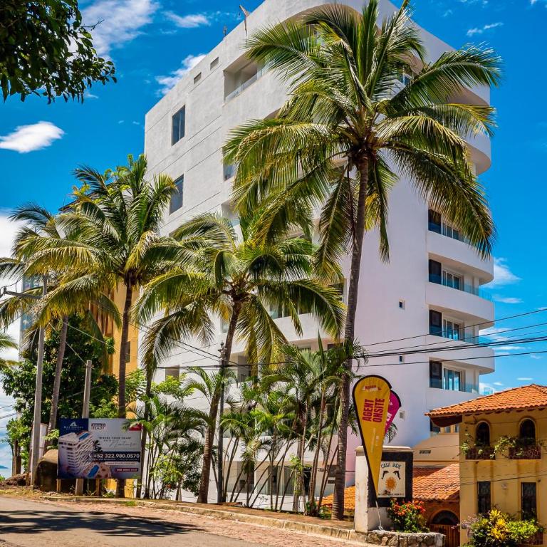 Exquisite oceanfront condo with amazing pool, balcony & W/D - Casa - 2