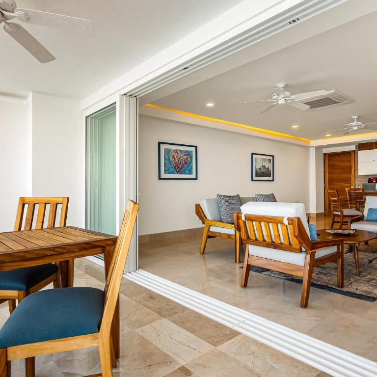 Exquisite oceanfront condo with amazing pool, balcony & W/D - Casa - 9