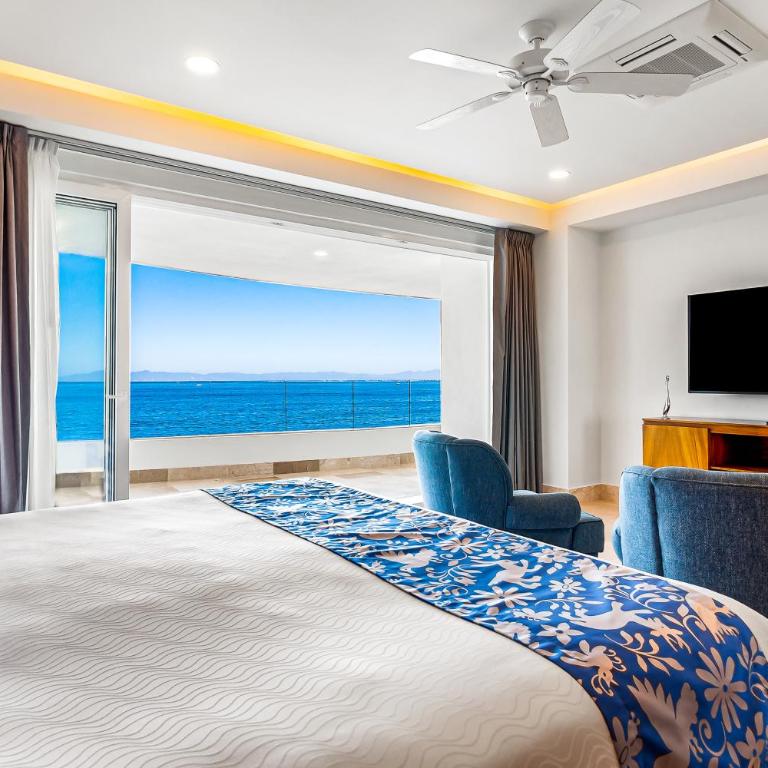 Exquisite oceanfront condo with amazing pool, balcony & W/D - Casa - 16
