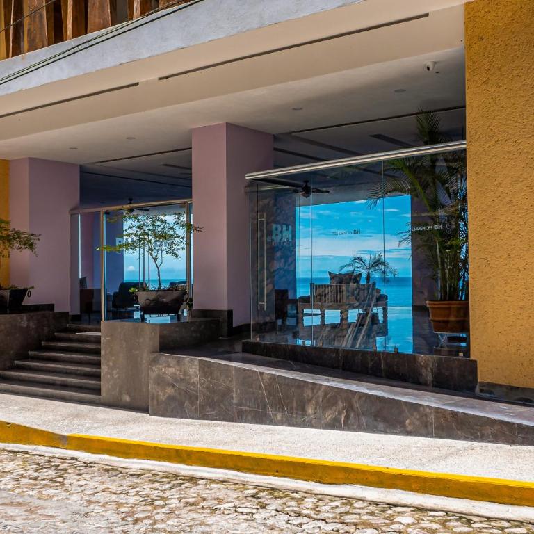 Exquisite oceanfront condo with amazing pool, balcony & W/D - Casa - 3